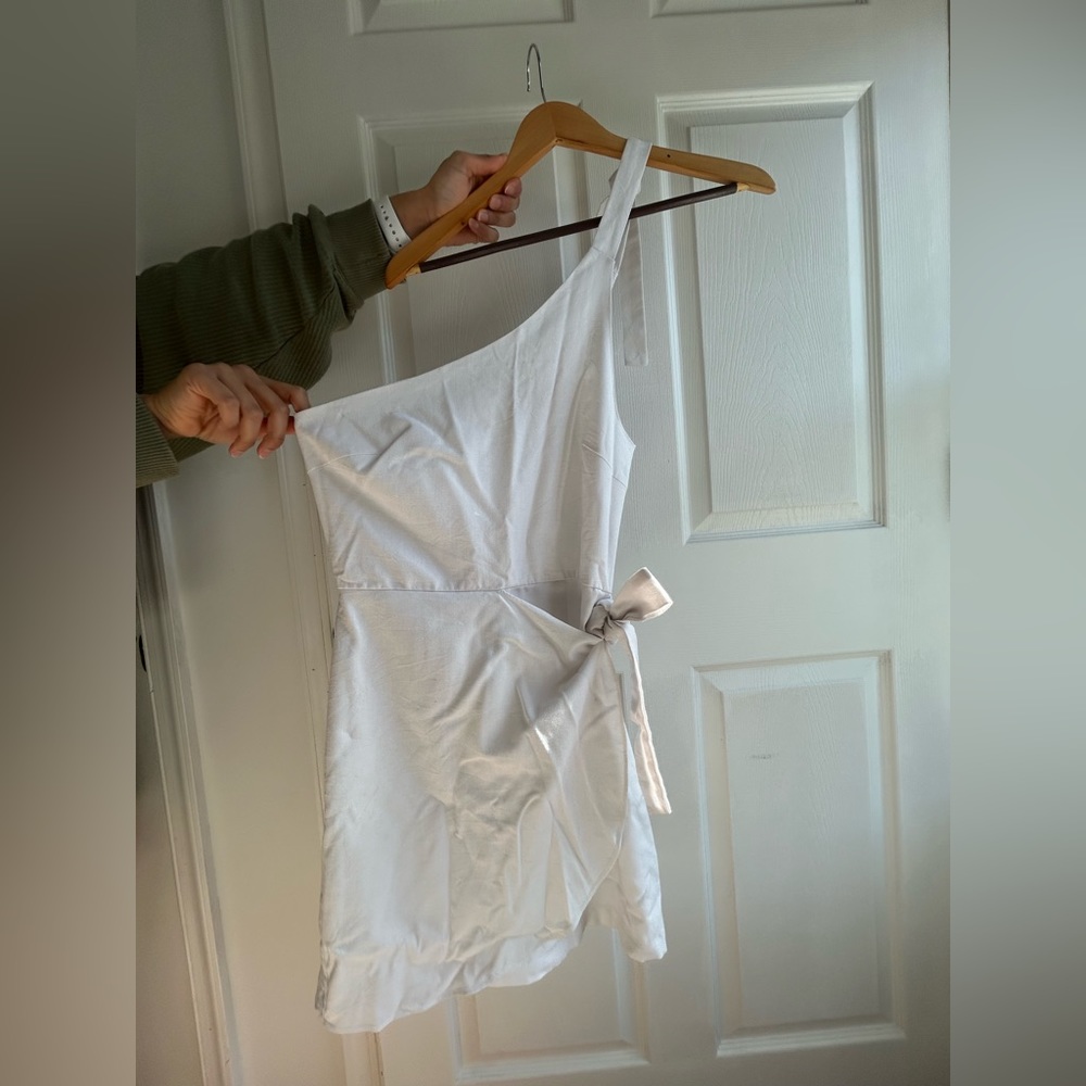 One shoulder white sundress - size 4, never been worn